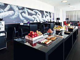 Mövenpick Hotel Amsterdam City Centre