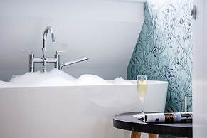 Barnett Hill - Luxury Hotel