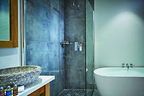 Barnett Hill - Luxury Hotel