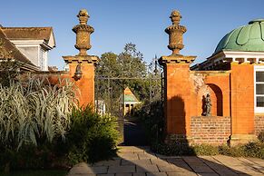 Barnett Hill - Luxury Hotel