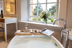 Barnett Hill - Luxury Hotel
