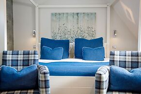 Barnett Hill - Luxury Hotel