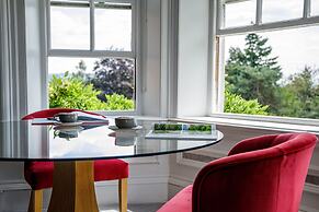 Barnett Hill - Luxury Hotel