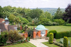 Barnett Hill - Luxury Hotel