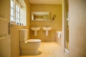 Barnett Hill - Luxury Hotel