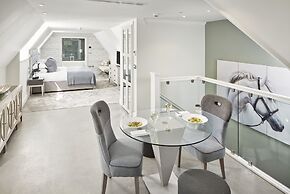 Barnett Hill - Luxury Hotel