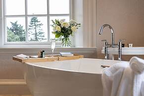 Barnett Hill - Luxury Hotel
