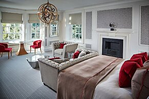 Barnett Hill - Luxury Hotel