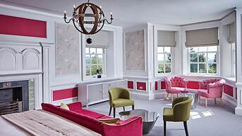 Barnett Hill - Luxury Hotel