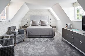 Barnett Hill - Luxury Hotel
