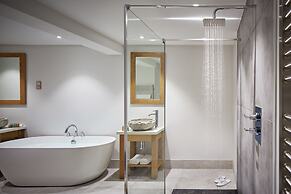 Barnett Hill - Luxury Hotel