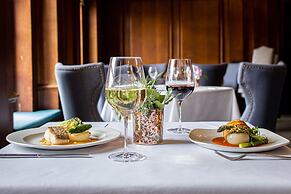 Barnett Hill - Luxury Hotel
