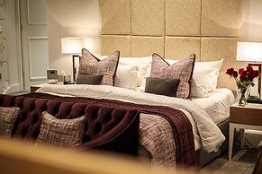 Barnett Hill - Luxury Hotel