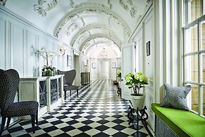 Barnett Hill - Luxury Hotel