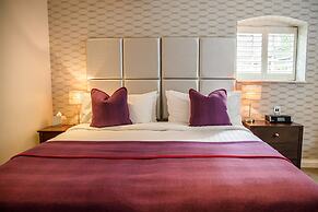 Barnett Hill - Luxury Hotel