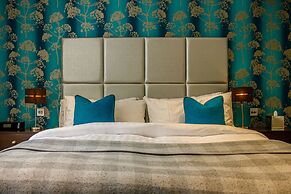 Barnett Hill - Luxury Hotel
