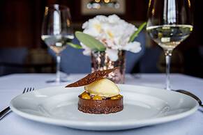 Barnett Hill - Luxury Hotel