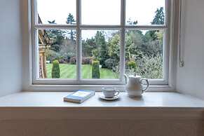Barnett Hill - Luxury Hotel