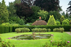 Barnett Hill - Luxury Hotel