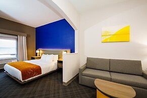 Comfort Suites University Drive