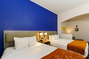 Comfort Suites University Drive