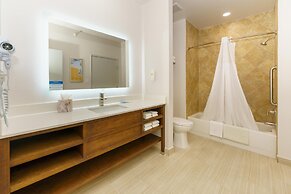 Comfort Suites University Drive