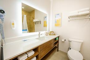 Comfort Suites University Drive