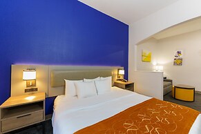 Comfort Suites University Drive