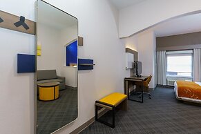 Comfort Suites University Drive