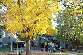 Boulder Twin Lakes Inn