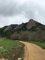 Boulder Twin Lakes Inn