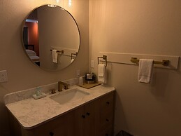 Boulder Twin Lakes Inn