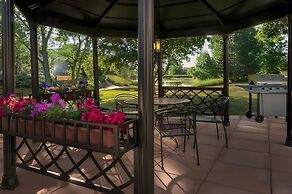 Boulder Twin Lakes Inn