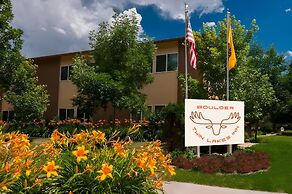 Boulder Twin Lakes Inn