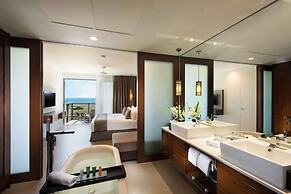 Hilton Fiji Beach Resort and Spa