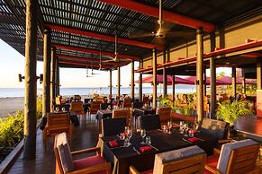 Hilton Fiji Beach Resort and Spa