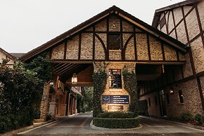 Peppers The Hills Lodge