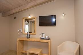 Iniohos Zante Hotel & Suites