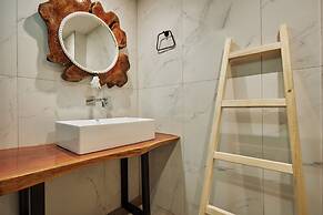 Iniohos Zante Hotel & Suites