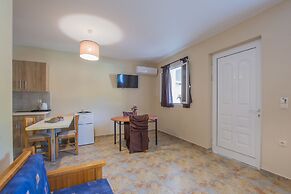 Iniohos Zante Hotel & Suites