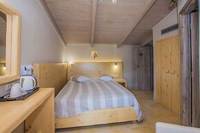 Iniohos Zante Hotel & Suites