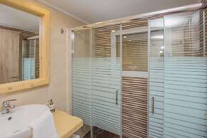 Iniohos Zante Hotel & Suites