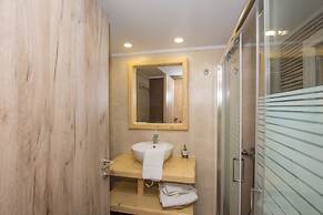 Iniohos Zante Hotel & Suites