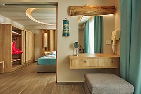 Iniohos Zante Hotel & Suites