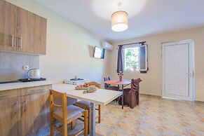 Iniohos Zante Hotel & Suites