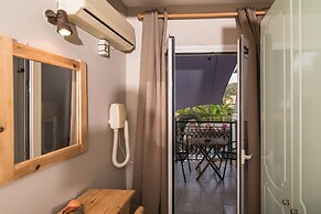 Iniohos Zante Hotel & Suites