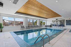 Sandman Hotels & Suites Calgary West
