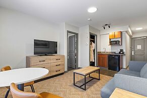 Sandman Hotels & Suites Calgary West