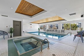 Sandman Hotels & Suites Calgary West
