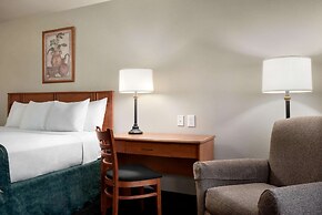 Travelodge by Wyndham Clinton Valley West Court